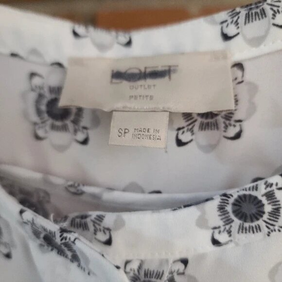 Democracy Jeans 2 & Loft Top xs - Picture 4 of 6